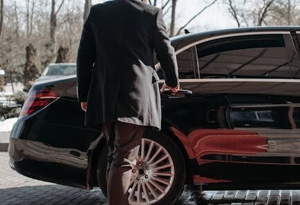 7 Modern Alternatives to Traditional Chauffeur Services